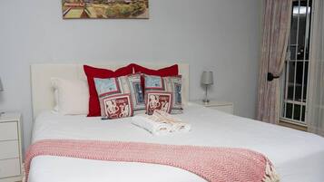 Talo | 3 makuuhuonetta, silitysrauta/-lauta, ilmainen Wi-Fi, vuodevaatteet