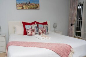 3 chambres, fer et planche à repasser, Wi-Fi gratuit, draps fournis