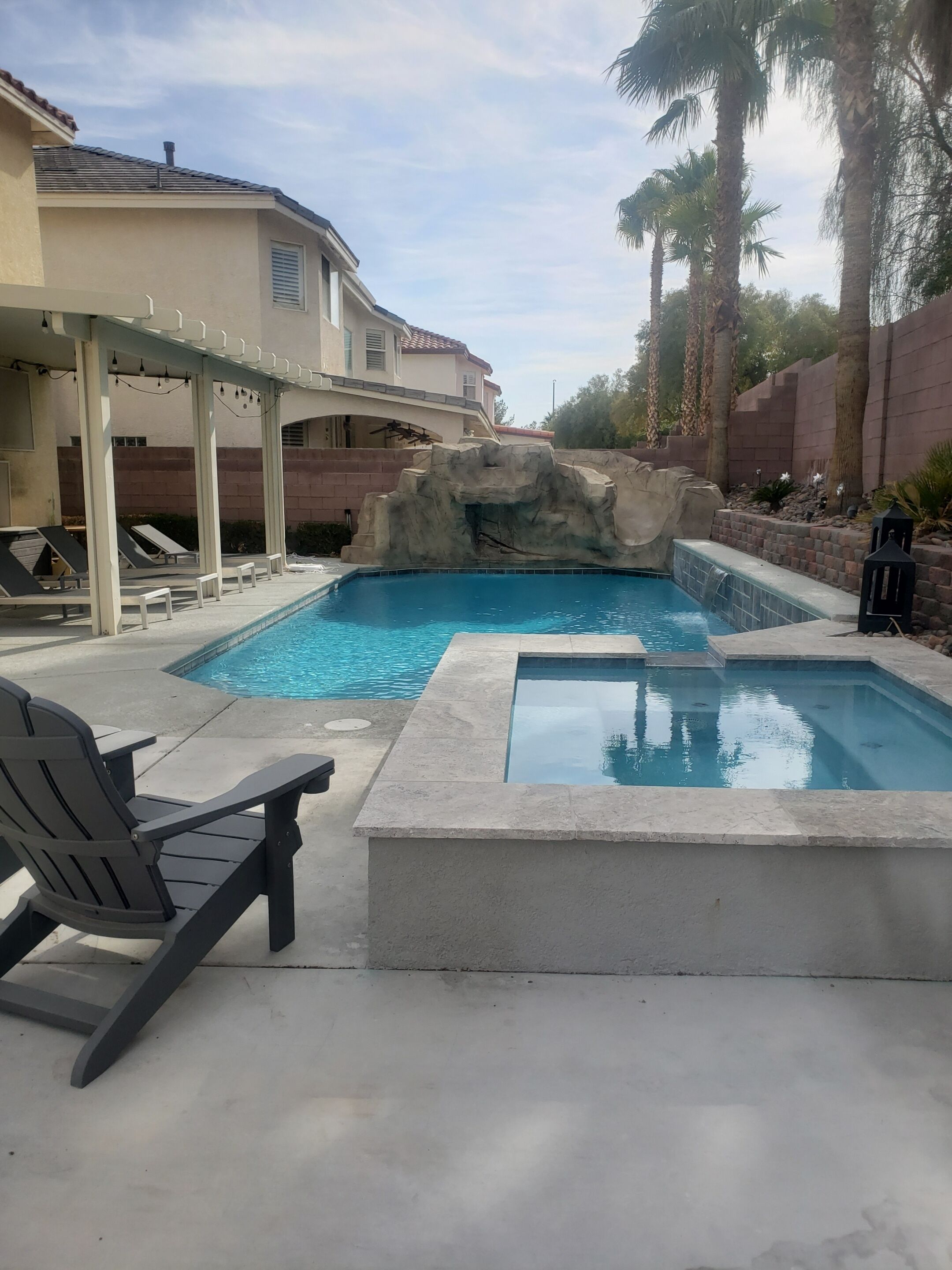 Cozy, convenient modern home in SW Las Vegas! Family-Friendly, 8 MILES TO MGM