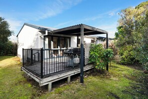 Terrace/patio - Hoani Honey - Kuratau Holiday Home (Kuratau)