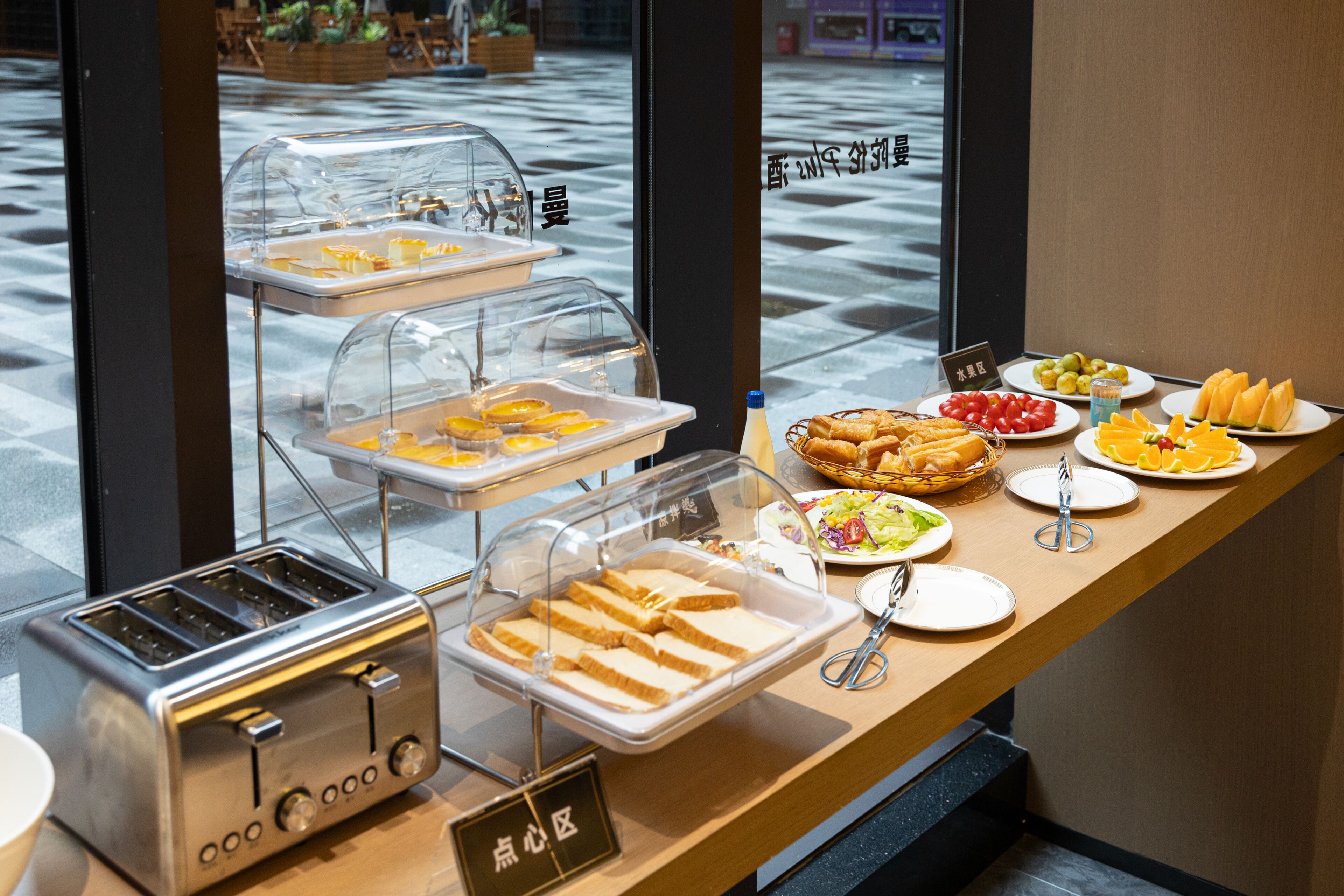 بوفيه فطور يوميًا بتكلفة قدرها (38 CNY للشخص)