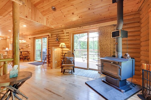 Cozy Arkdale Wood Cabin Near Petenwell Lake!