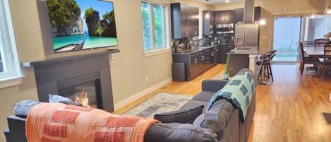 Smart-tv, videospil, dvd-afspiller, bøger