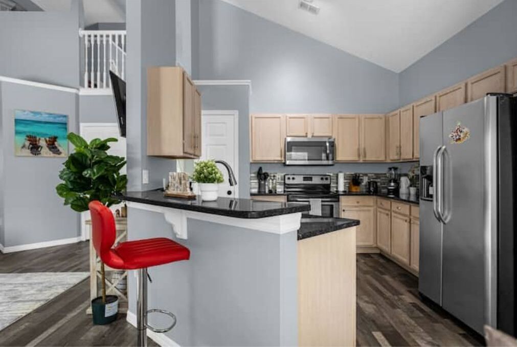 Kochgeschirr/Geschirr/Besteck, Esstisch