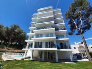 المنشأة من الخارج