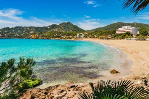 Modernes Strandhaus mit Pool in Canyamel Beach