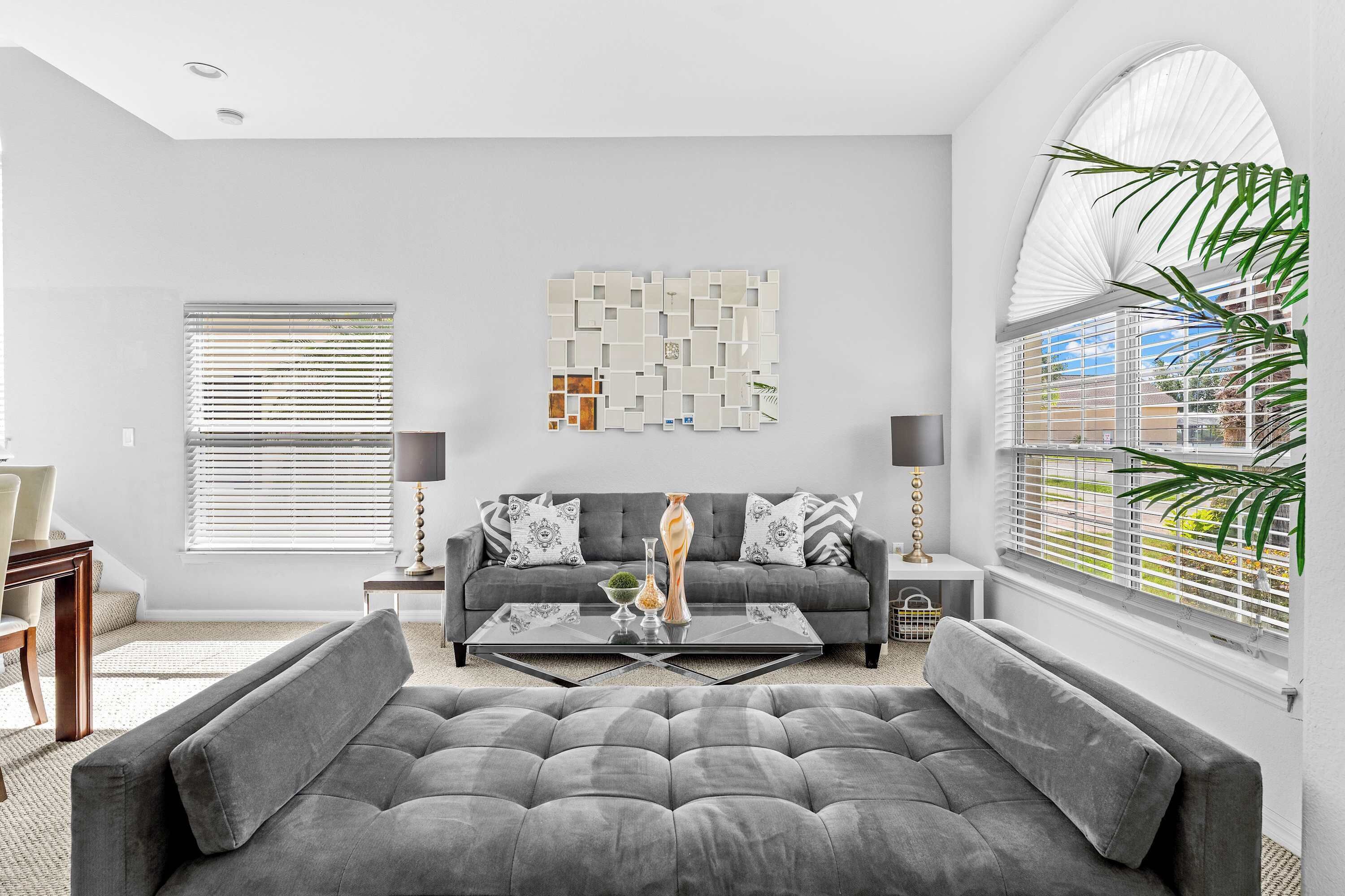 独立别墅, 多张床, 使用泳池, 花园景观 (Great Escape to Marbella South) | 起居区 | 42-英寸纯平电视（配备数码频道）