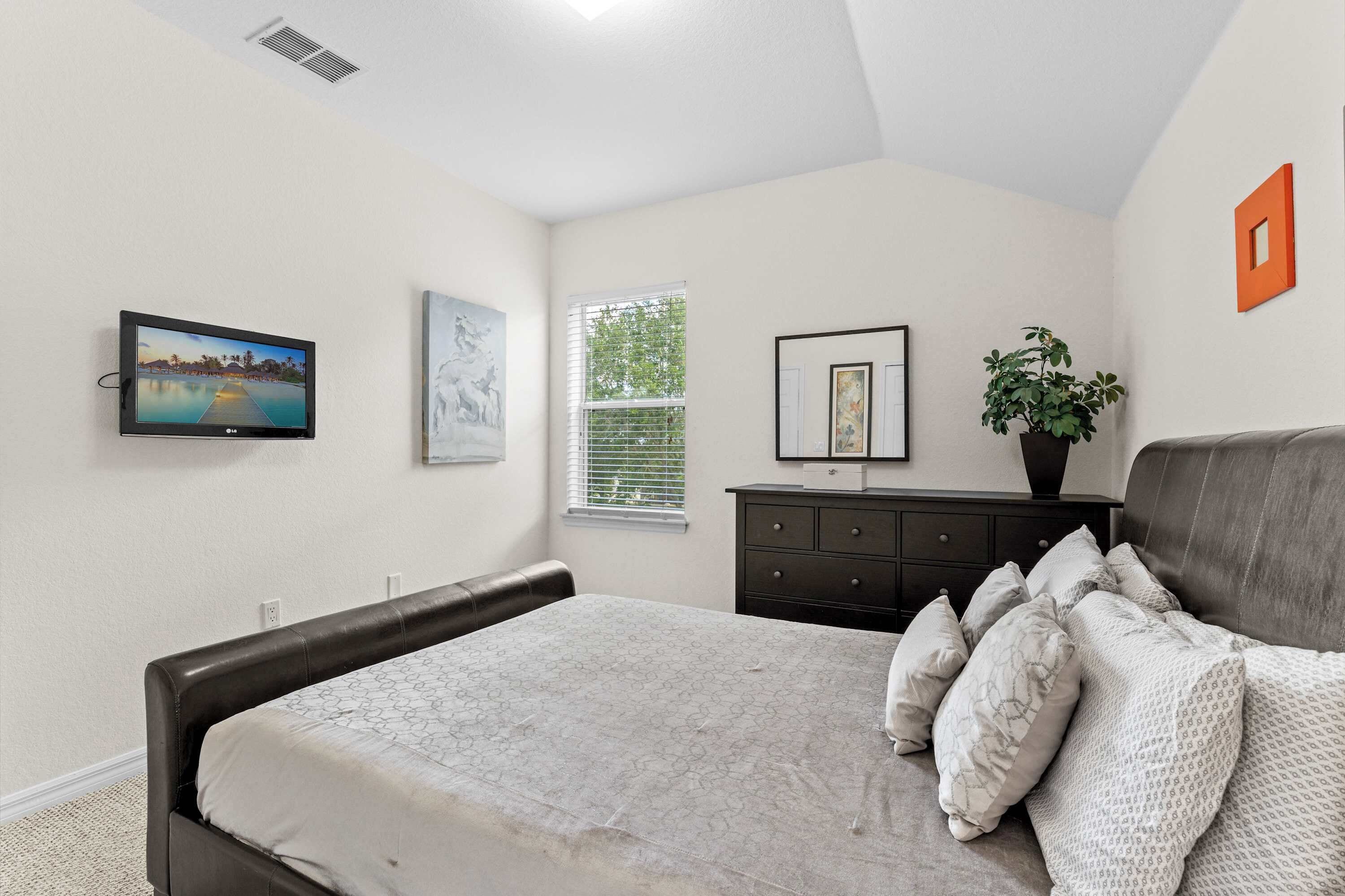 House, Multiple Beds, Pool Access, Garden View (Great Escape to Marbella South) | 5 bedrooms, individually decorated, individually furnished, bed sheets