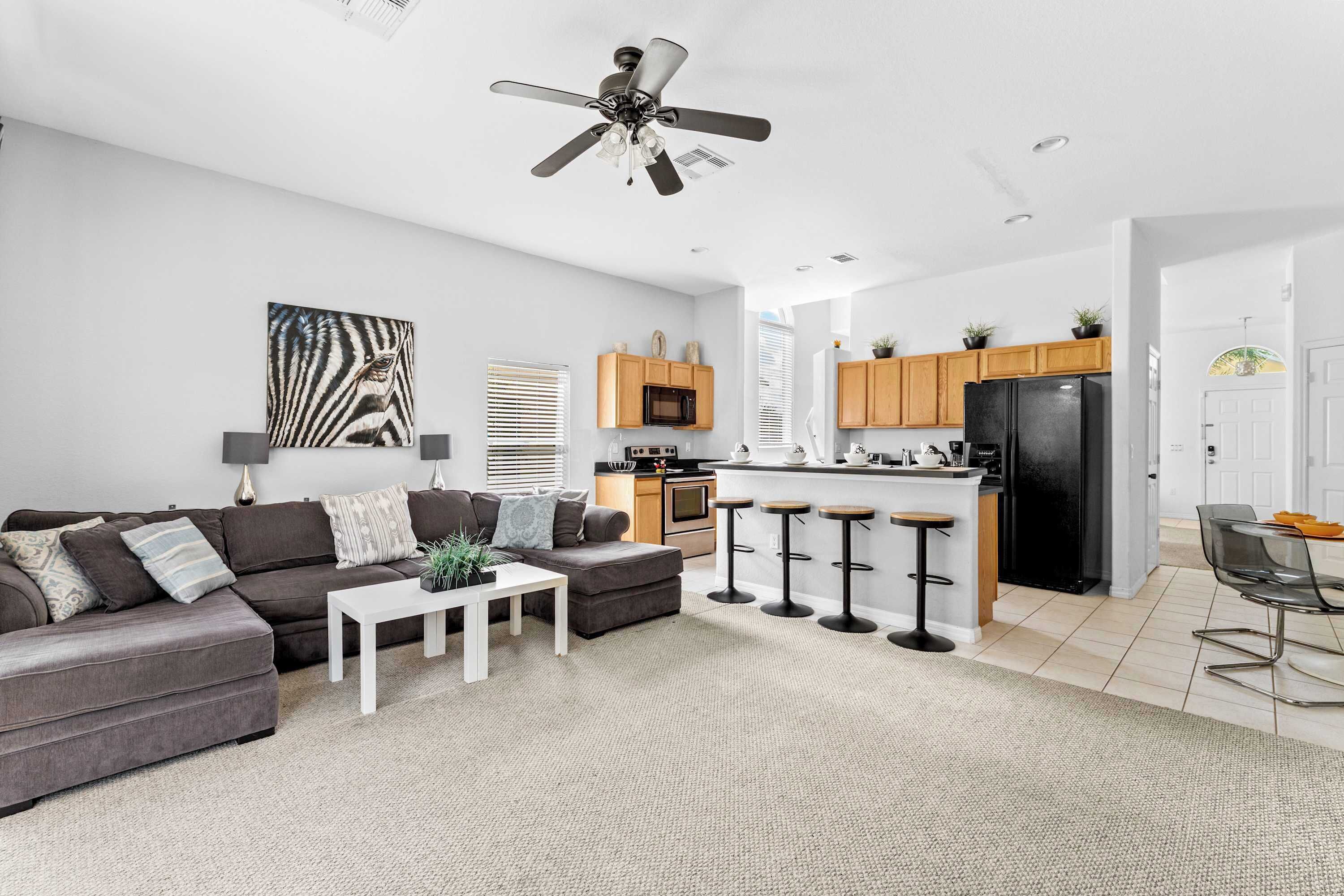 独立别墅, 多张床, 使用泳池, 花园景观 (Great Escape to Marbella South) | 起居区 | 42-英寸纯平电视（配备数码频道）