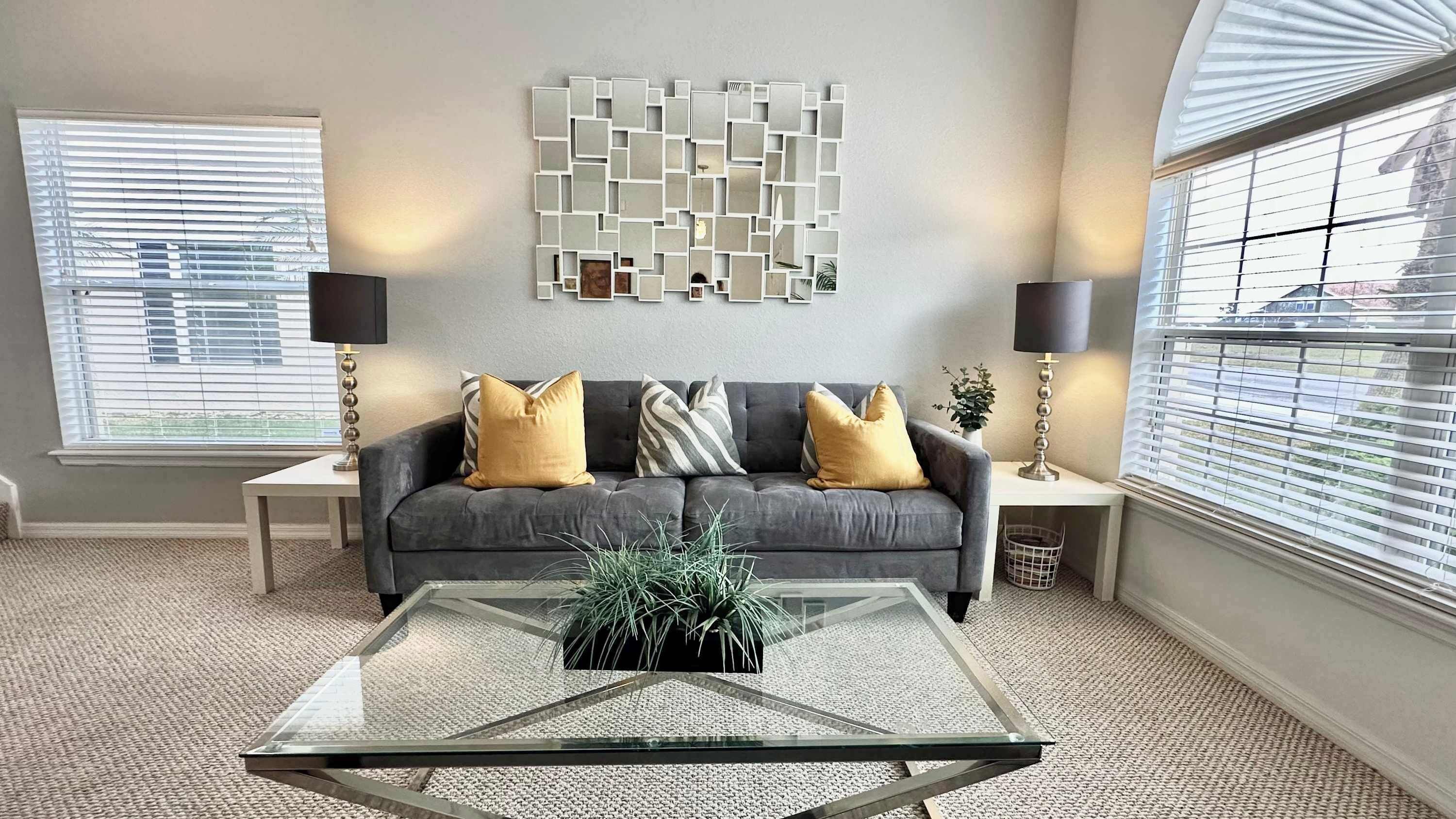 Nhà, nhiều giường, có thể sử dụng hồ bơi, quang cảnh vườn (Great Escape to Marbella South) | Khu phòng khách | TV màn hình phẳng 42-inch có truyền hình kỹ thuật số 