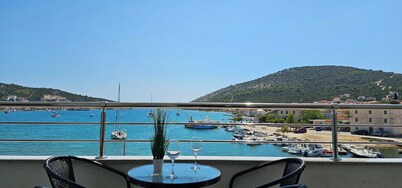 Beachfront Beauty, Perla