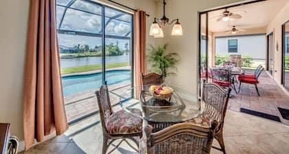 Villa Bahama Bay - on water, comfy, pool, spa, kayaks