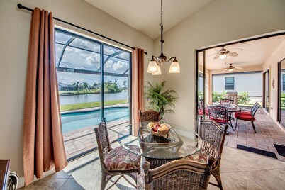 Villa Bahama Bay - on water, comfy, pool, spa, kayaks