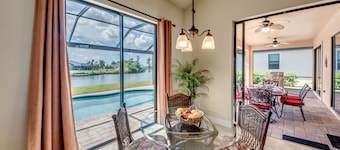 Villa Bahama Bay - on water, comfy, pool, spa, kayaks