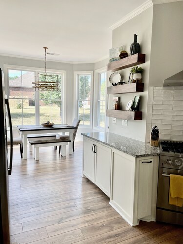 Remodeled cozy home with a beautiful view!