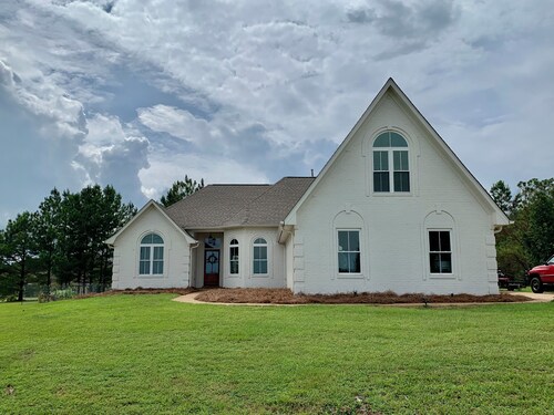 Remodeled cozy home with a beautiful view!