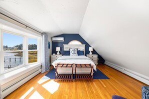 3 bedrooms, iron/ironing board, travel cot, WiFi