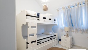 3 bedrooms, iron/ironing board, free WiFi, bed sheets