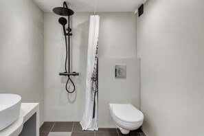 Douche, serviettes fournies