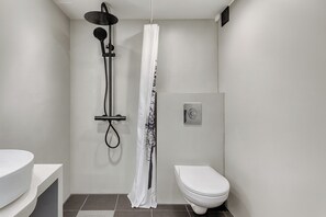 Shower, towels