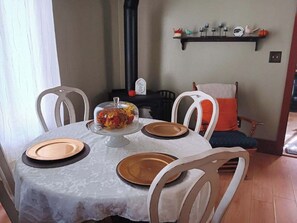 Dining - The French Cottage - Walking distance to downtown restaurants and shops! (Great Falls)