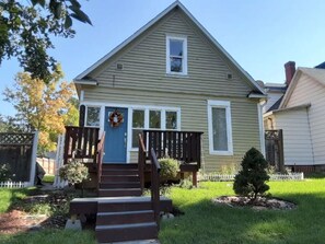 Exterior - The French Cottage - Walking distance to downtown restaurants and shops! (Great Falls)