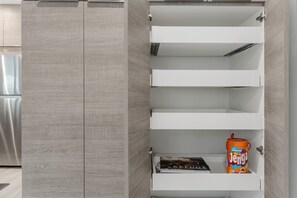 Interior detail - Lauderdale 1 Bedroom Lux by Opus (Fort Lauderdale)