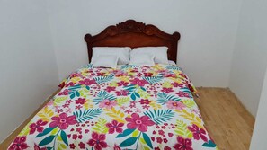 5 bedrooms, WiFi, bed sheets