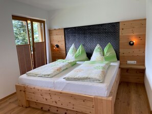 8 bedrooms, free WiFi, bed sheets