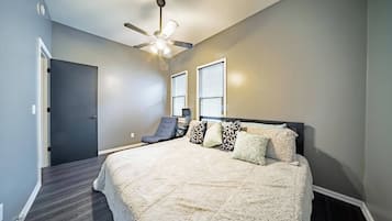 2 habitaciones, tabla de planchar con plancha, wifi y ropa de cama