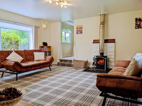 Holiday cottage tummel valley beautiful views. Own garden dog friendly 