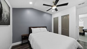 10 Schlafzimmer, Bügeleisen/Bügelbrett, WLAN, Bettwäsche