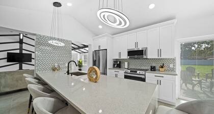 Exclusive Resort-Style Villa – Luxury Pool Retreat, Sleep 26+ Guests