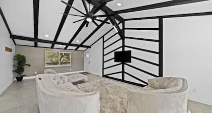 Exclusive Resort-Style Villa – Luxury Pool Retreat, Sleep 26+ Guests