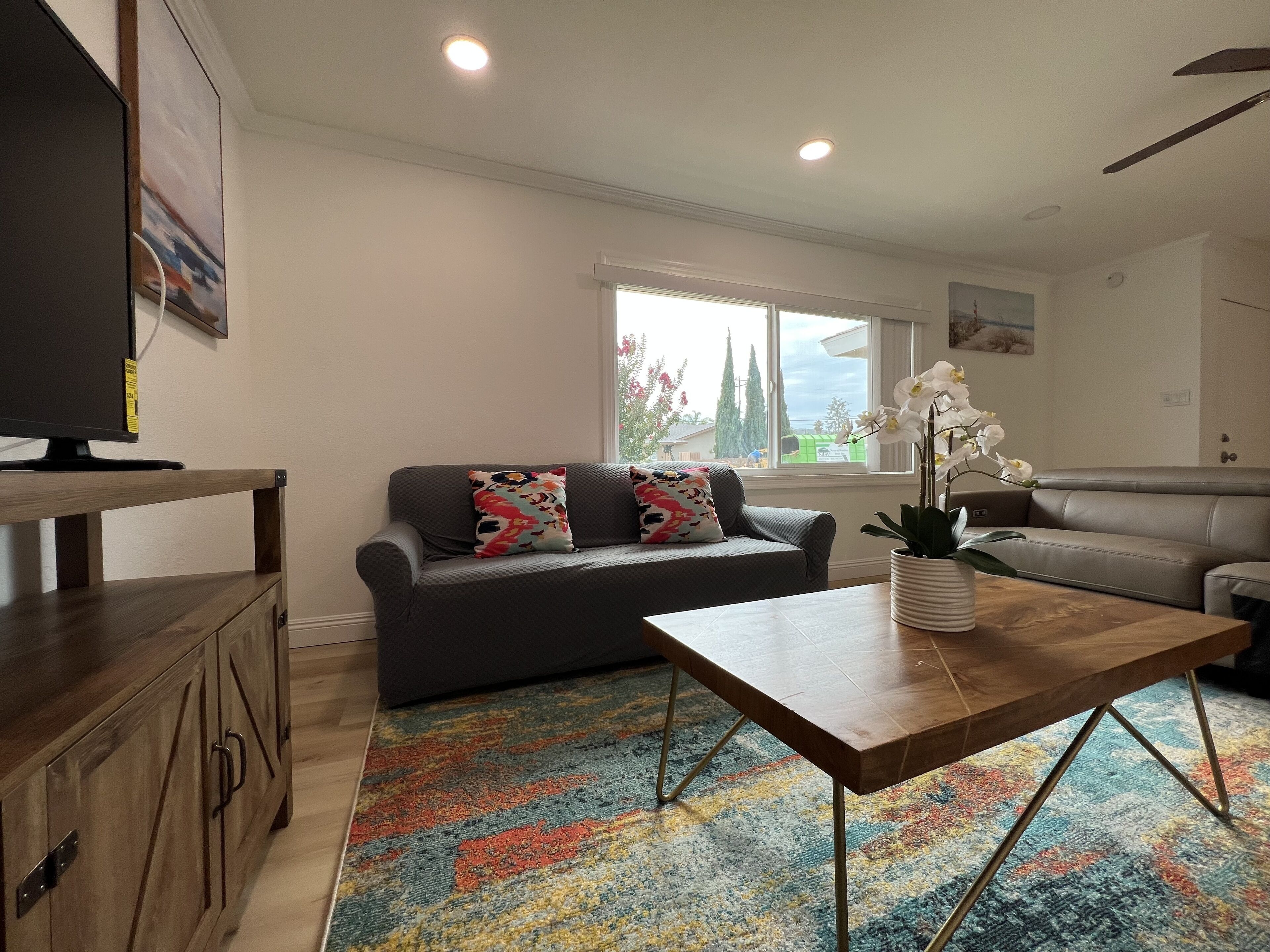 Modern King Beds/beautiful Large Yards/long Stay/wi-fi/wfh/25 Mins To Beach/fwy - Thousand Oaks