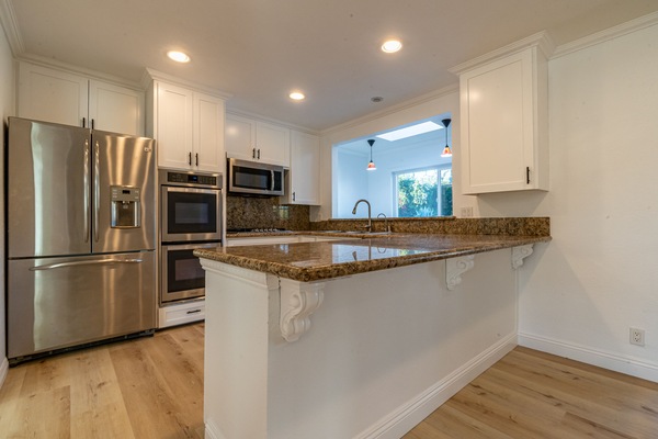 Refrigerador, microondas, horno, placa de cocina