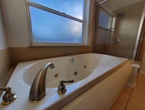 Hair dryer, towels, soap, shampoo - Magical Oasis House - private pool, Walt Disney World (Kissimmee)