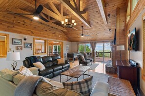 Smart-TV, Kamin, DVD-Player, Tischfußball