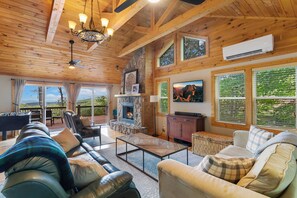 Smart-TV, Kamin, DVD-Player, Tischfußball