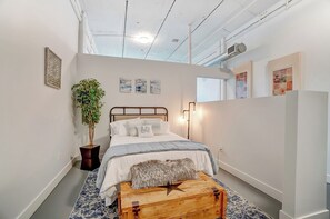 2 Schlafzimmer, Schreibtisch, Bügeleisen/Bügelbrett, Reisekinderbett