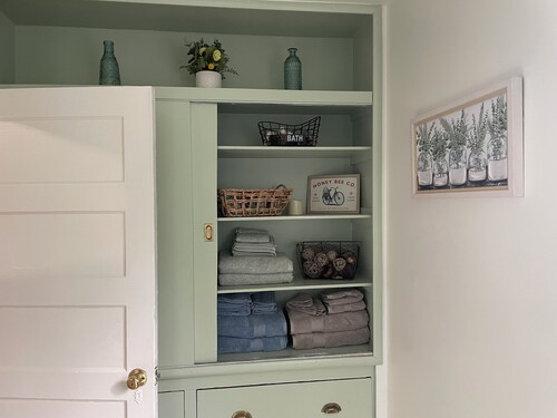 Downtown Boonville Vintage Farmhouse 