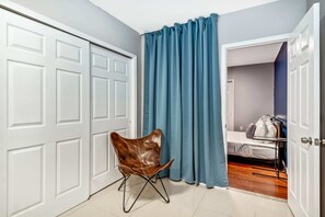 Basic-Apartment, 1 Queen-Bett und Schlafsofa | 1 Schlafzimmer, Bettwäsche
