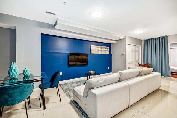 基本公寓, 1 張加大雙人床和 1 張沙發床 | 住宿內部