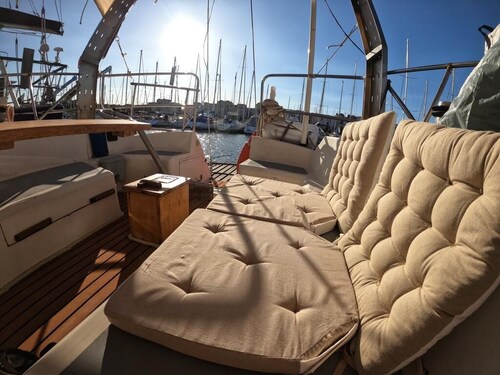 Traditional sailboat, comfortable and quiet