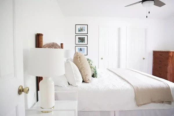 3 bedrooms, iron/ironing board, WiFi (free), bed sheets