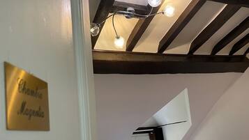 1 chambre, fer et planche Ă repasser, Wi-Fi gratuit, draps fournis