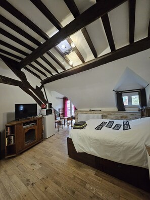 1 chambre, fer et planche à repasser, Wi-Fi gratuit, draps fournis