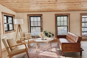Living area - Uptown - Heart of Davis (Davis)