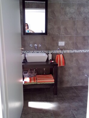 Toallas, jabón, papel higiénico