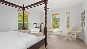 8 chambres, bureau, fer et planche à repasser, lit parapluie